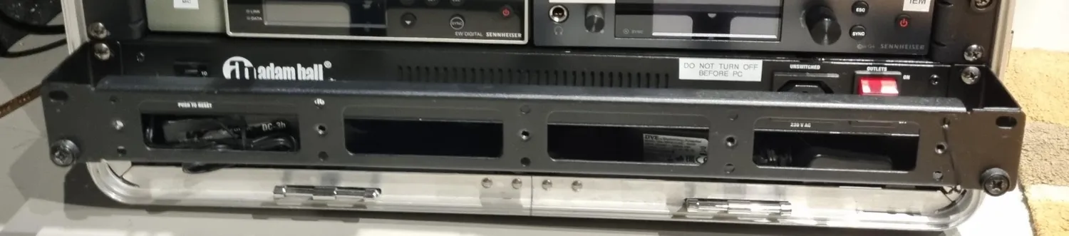 Kenable 1U Rack-Halterung 50 mm Deep mit Käfigmuttern
