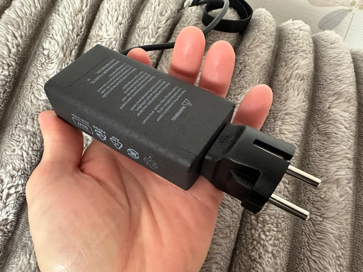 Good Connections PA-0005S Stromadapter E+F auf C5 schwarz