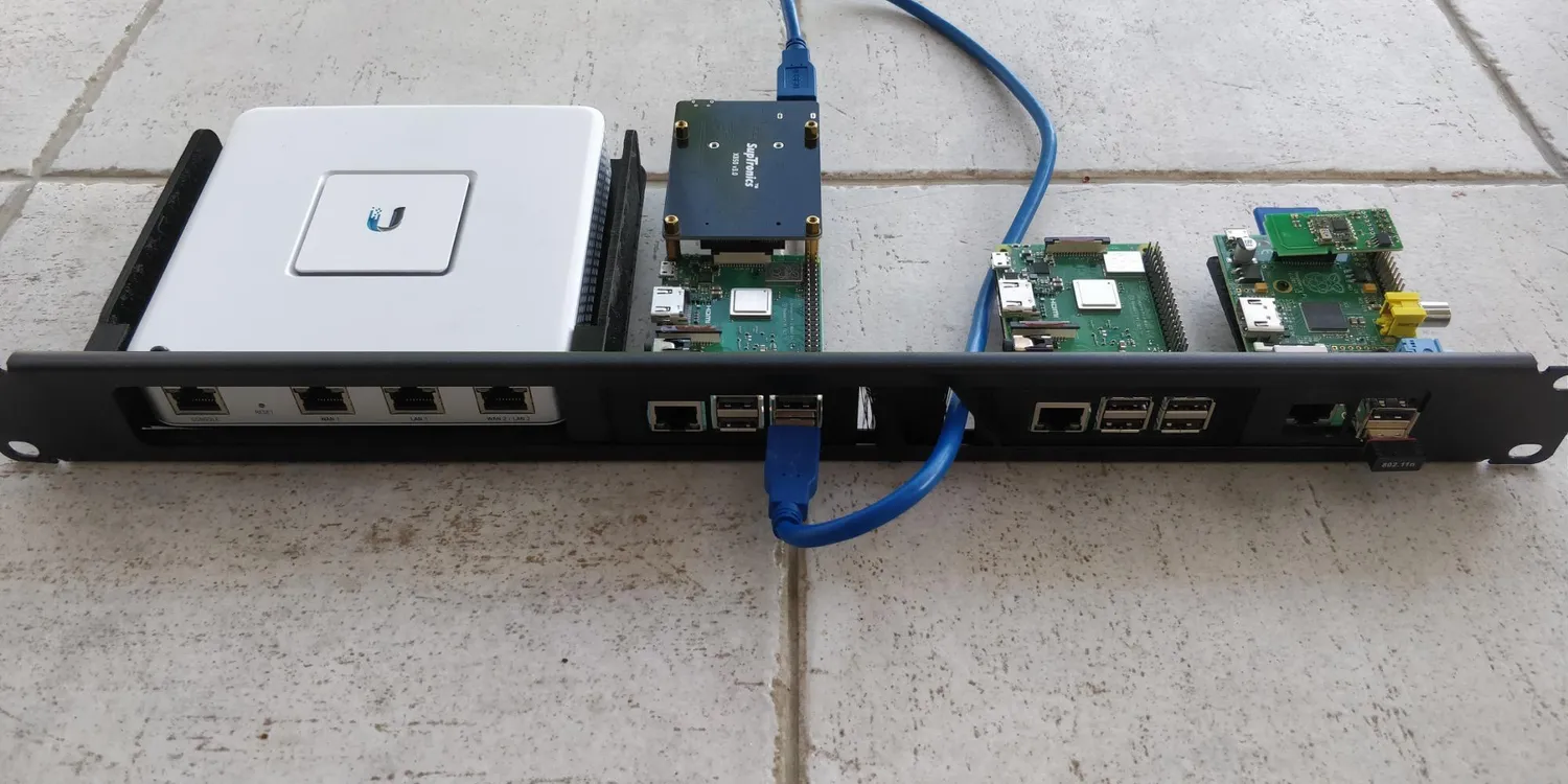 Kenable Bürstenpanel 1U 19 Zoll Kabelmanagement schwarz