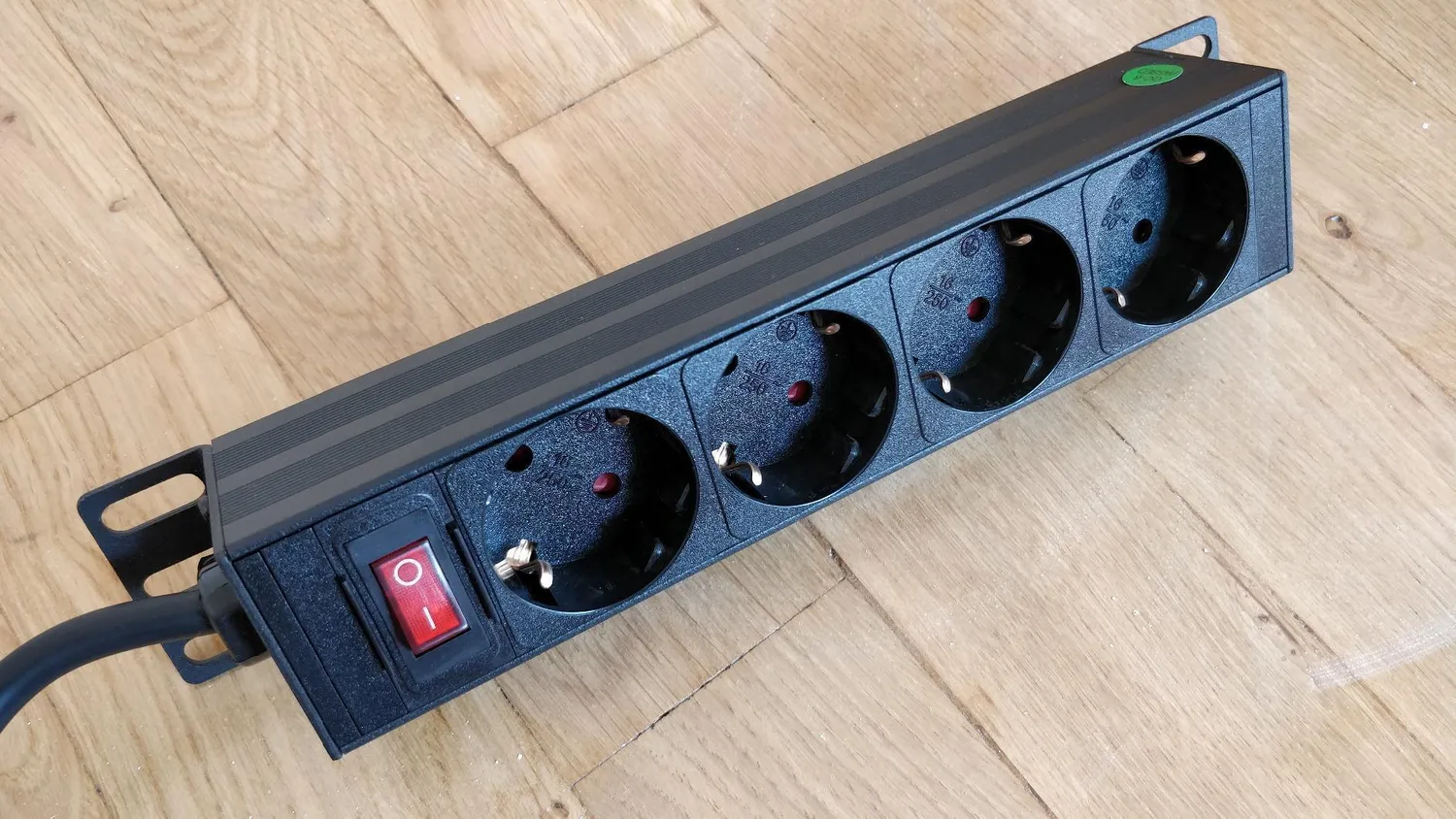 Good Connections 10" Steckdosenleiste 4-fach 1,8 m schwarz