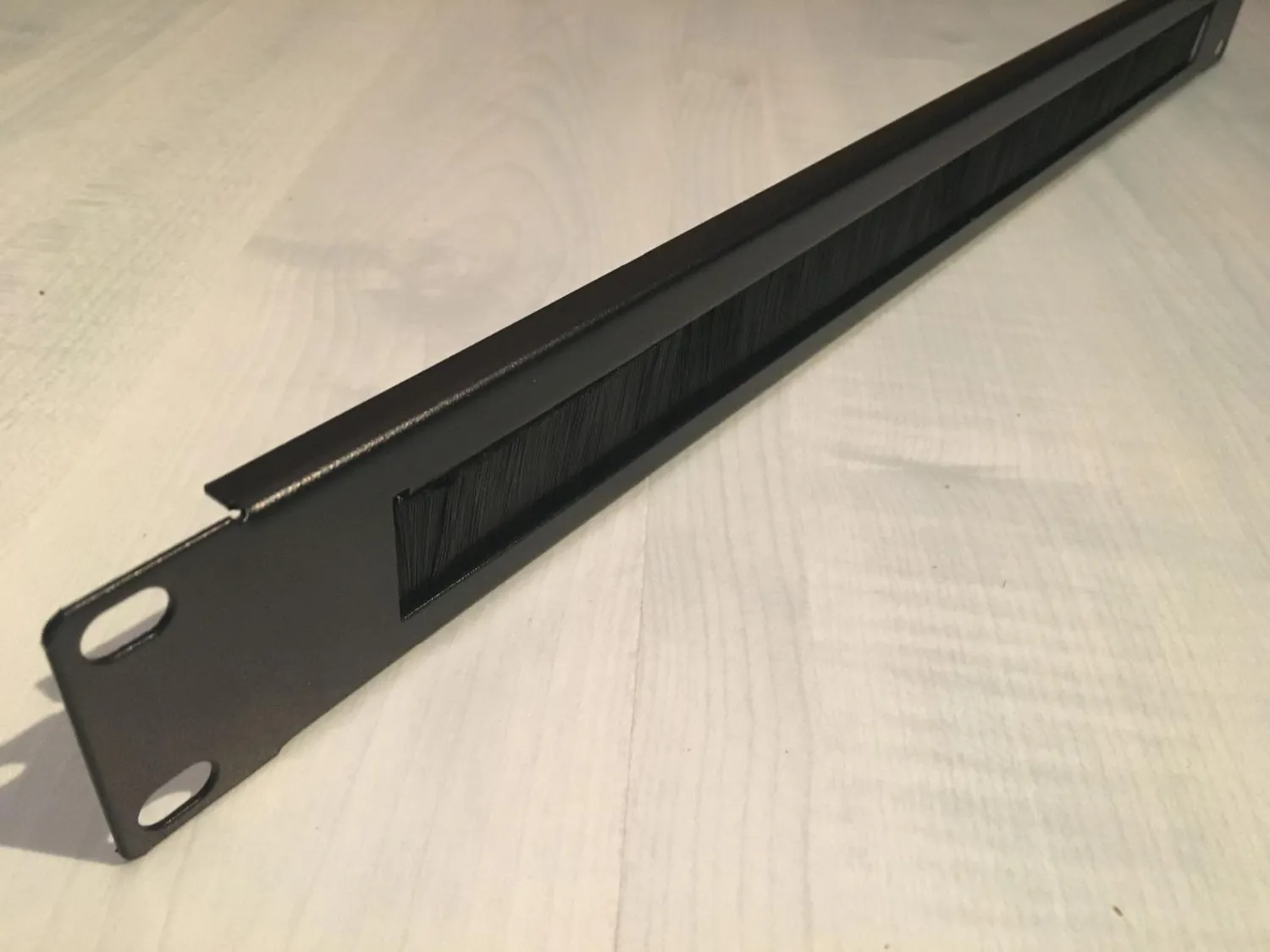 Kenable Bürstenpanel 1U 19 Zoll Kabelmanagement schwarz