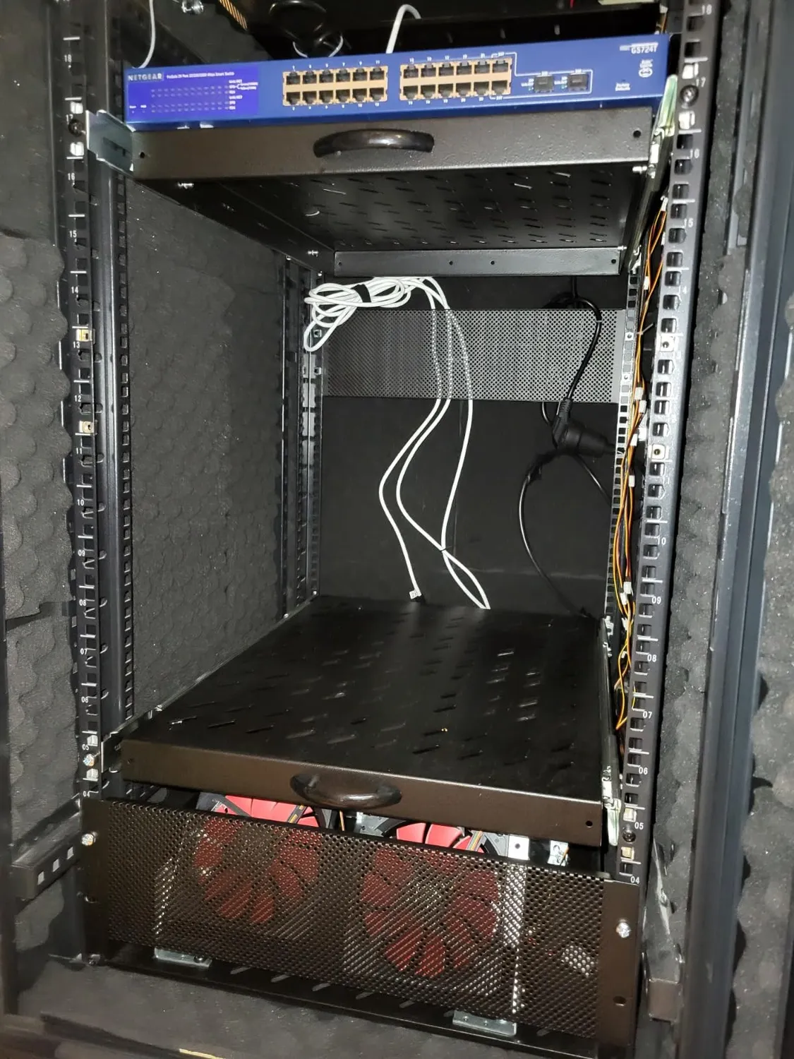 Kenable 19 Zoll Rack Blende 1U Mesh schwarz