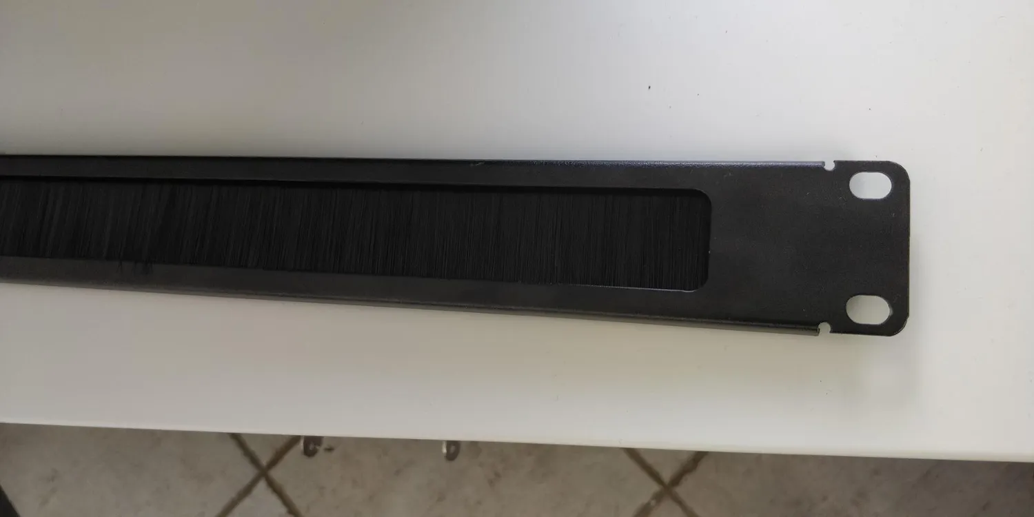 Kenable Bürstenpanel 1U 19 Zoll Kabelmanagement schwarz