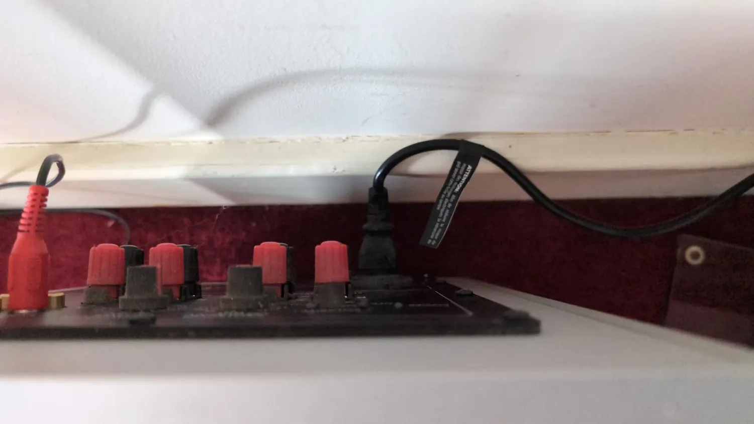 Kenable C13 auf C14 Stromverlängerungskabel 1m abgewinkelt