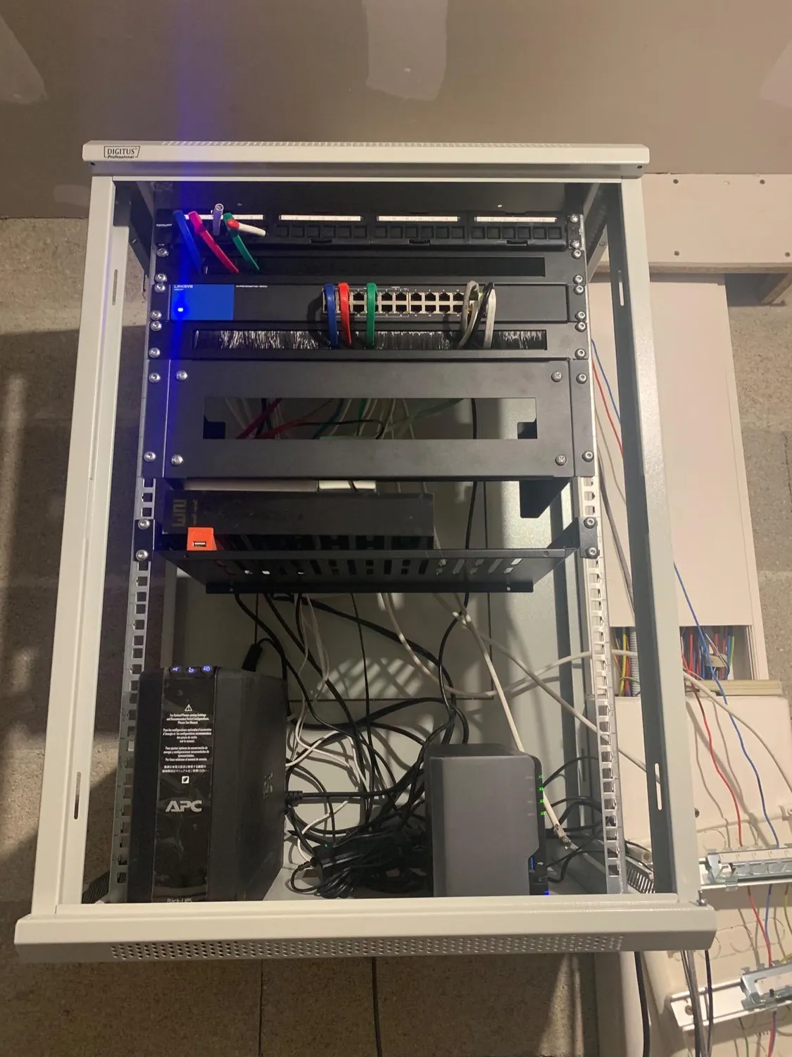 Kenable Bürstenpanel 1U 19 Zoll Kabelmanagement schwarz