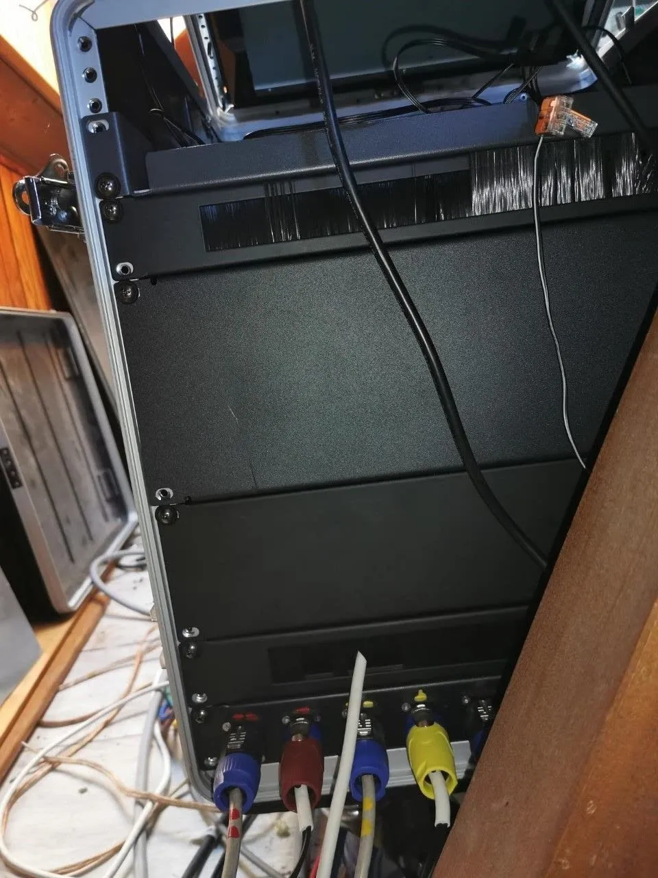 Kenable Bürstenpanel 1U 19 Zoll Kabelmanagement schwarz